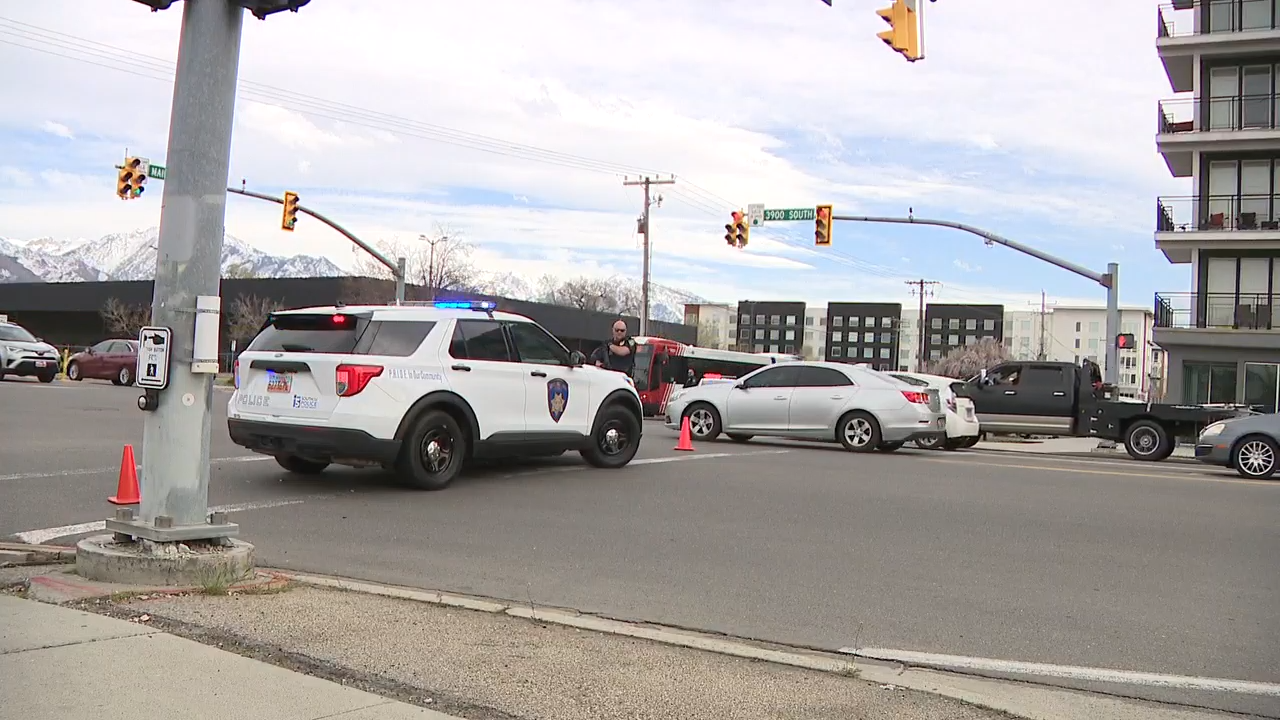 Suspect at large after 2 shot at South Salt Lake TRAX station - Vimarsana News