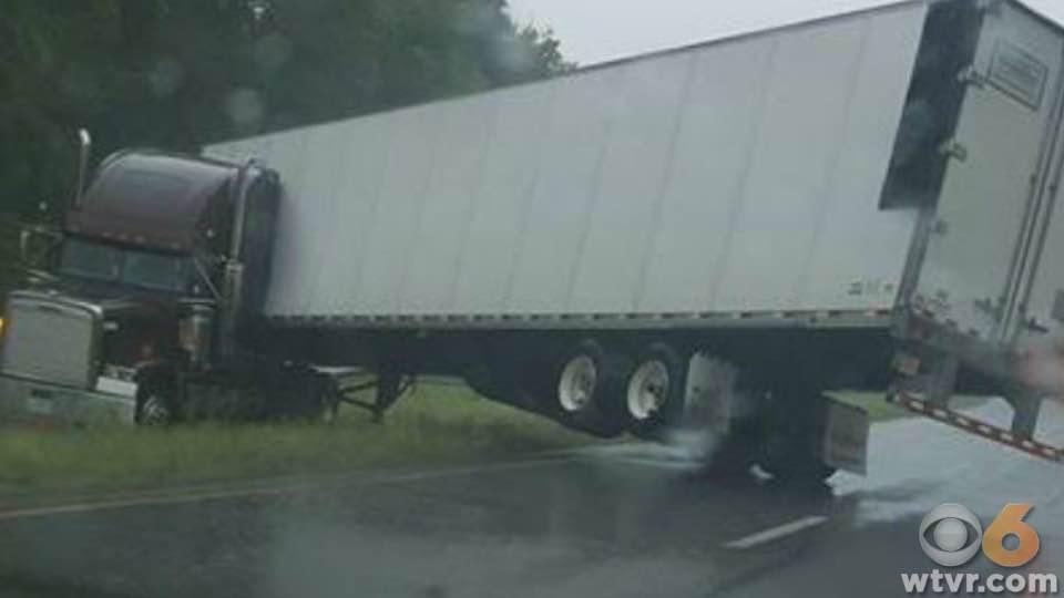 Jackknifed tractor trailer snarls I95 traffic