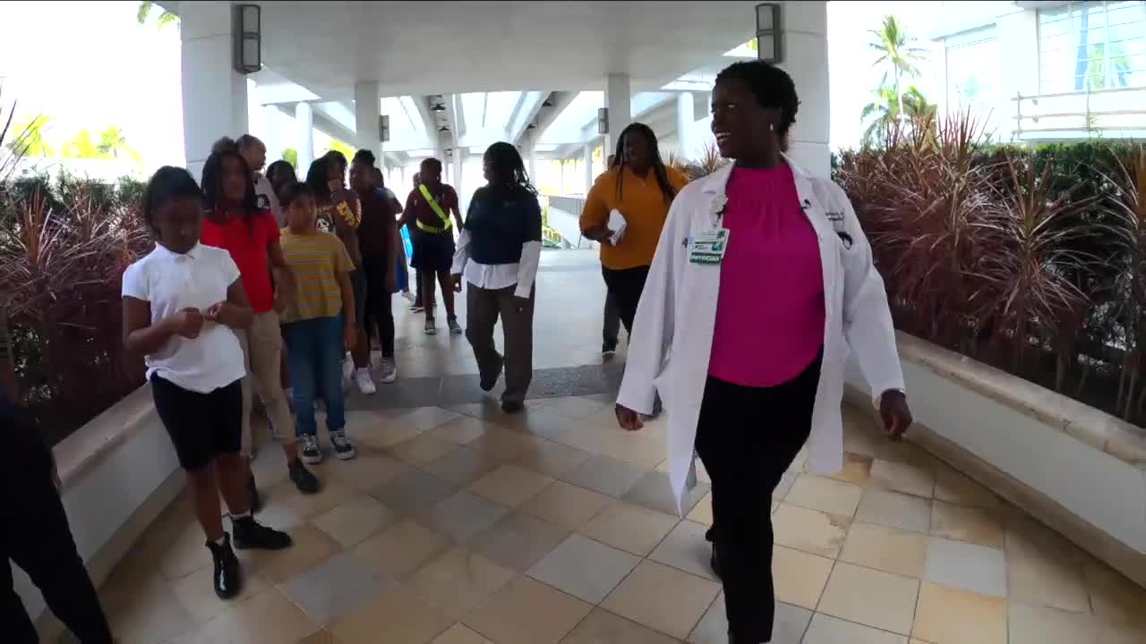 West Palm Beach ER doctor inspires girls at the Boys and Girls Club to dream big - Vimarsana News