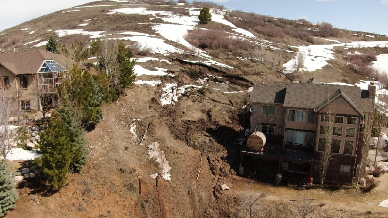 Mudslide forces evacuation of homes in Mountain Green - Vimarsana News
