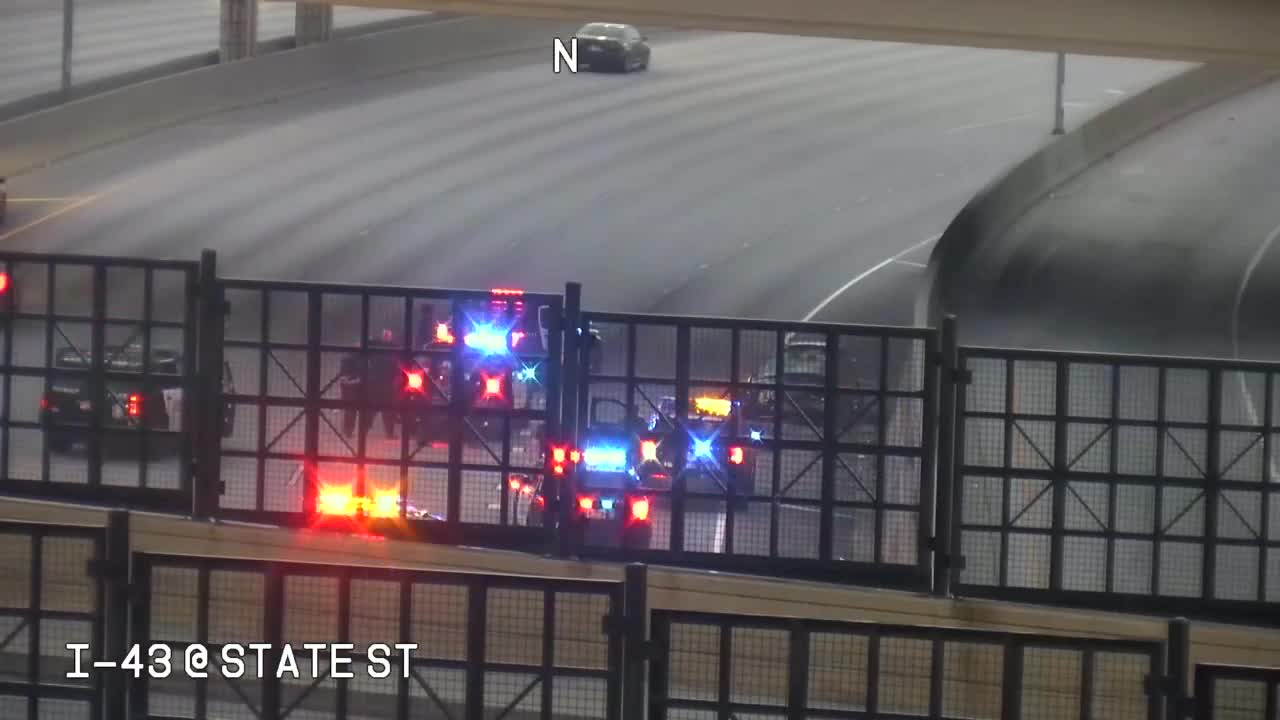 Milwaukee police chase ends in rollover crash on I-43 at Highland