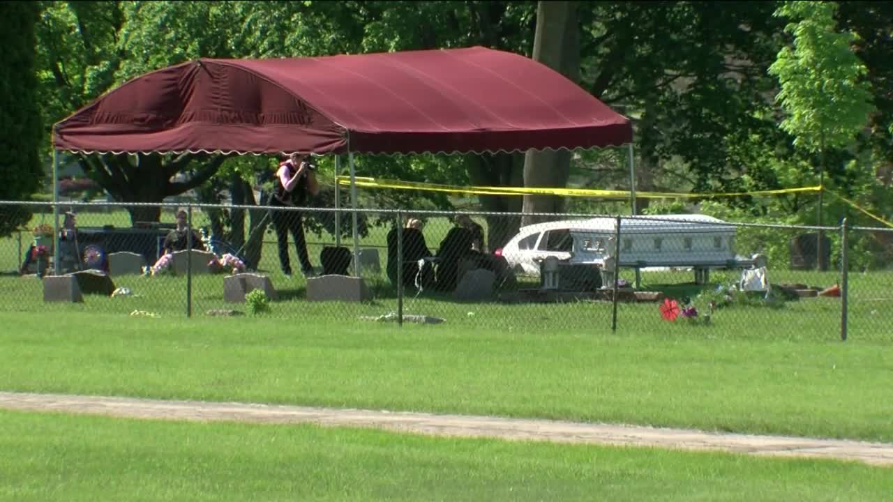 2 women injured in Graceland Cemetery shooting in Racine, no suspects