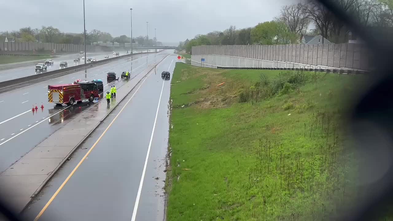 Warrensville Heights Police officer struck on I480 in stable condition