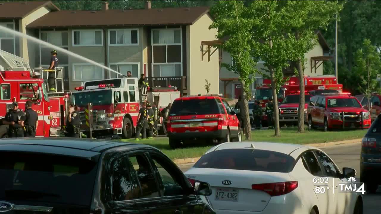 Milwaukee crews battling 3alarm apartment fire near Sherman and Florist