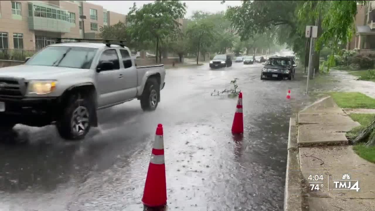 Milwaukee County'S Worst Flood In Years? Homes Crumble, Streets Submerged - f1xfbsv