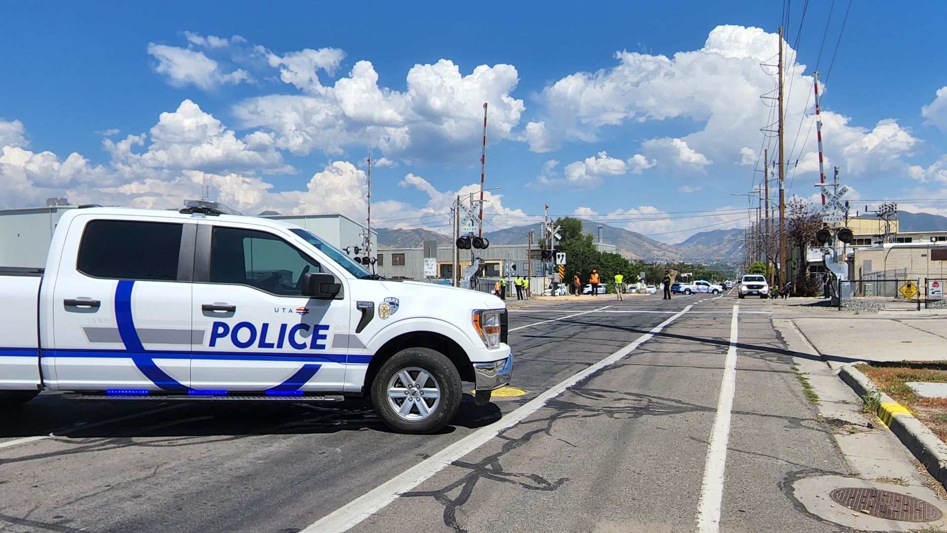 Woman critically injured after being hit by FrontRunner train in Salt Lake City - Vimarsana News