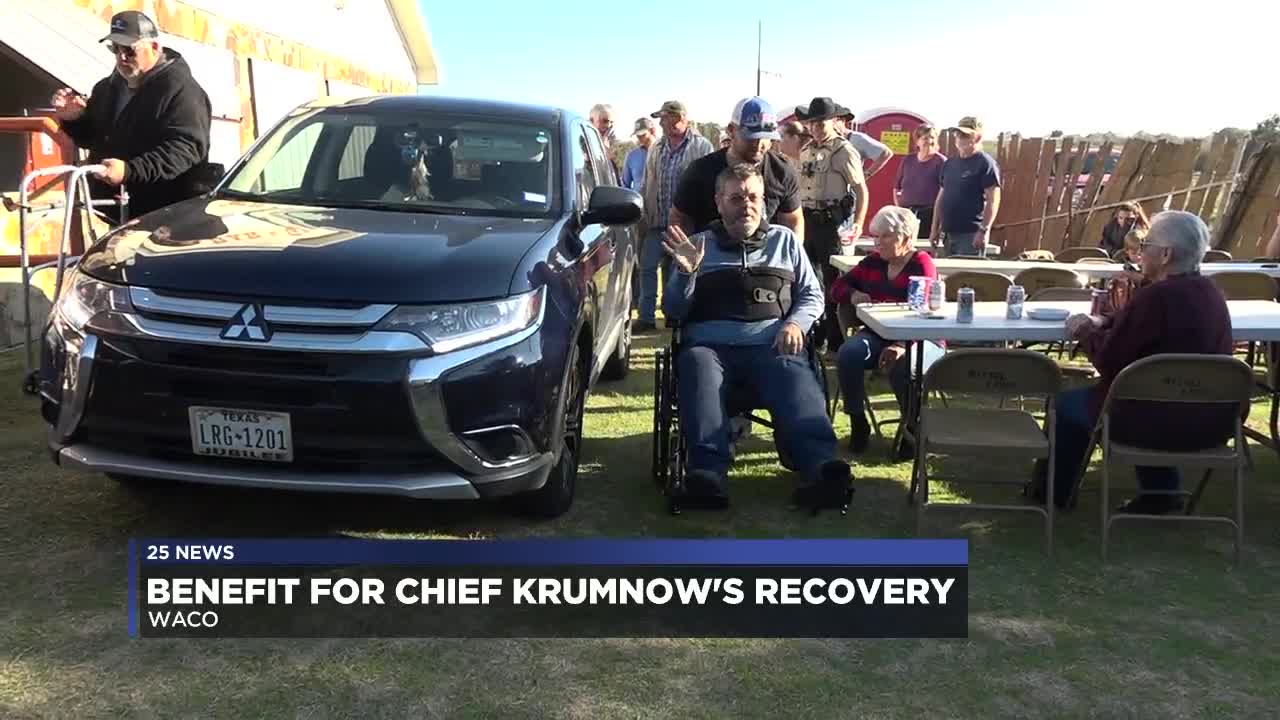 Community gathers for a benefit in honor of Riesel Police Chief Danny