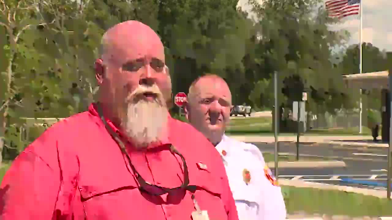 Large sinkhole opens up on southside of Lakeland near Scott Lake