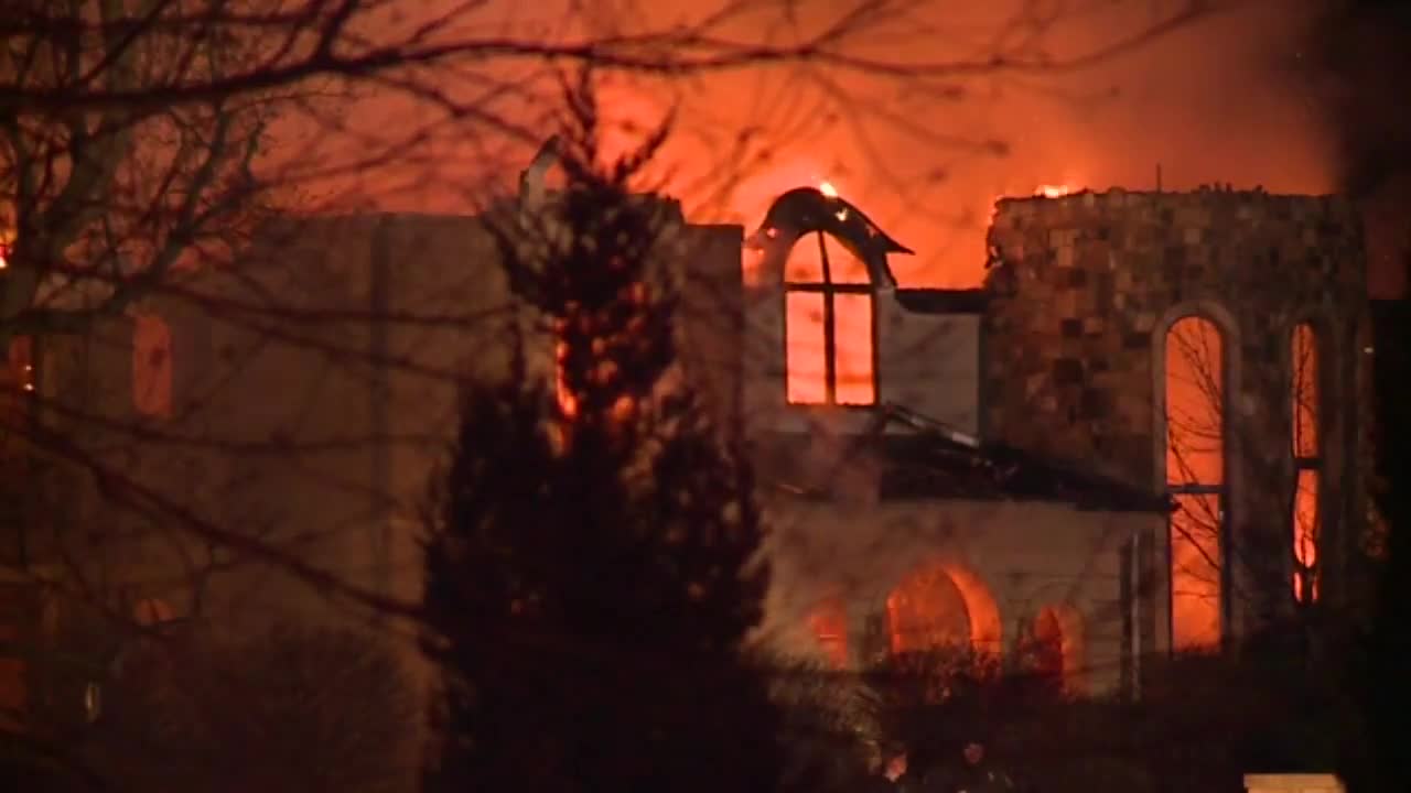 Emergency crews battle large fire in Edgewood, Ky