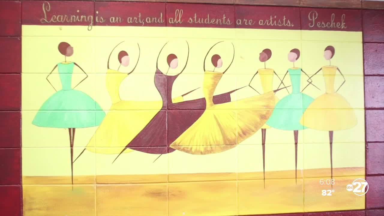 RAA Middle School welcomes back students with mural
